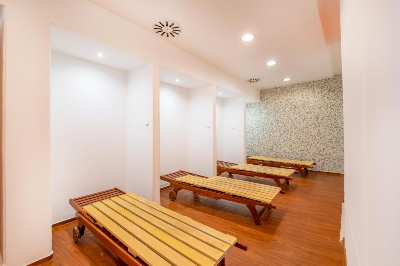 Myflat Club 218 Palazzo Wellness Apartment Шиофок Экстерьер фото