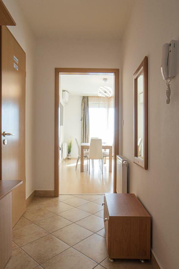Myflat Club 218 Palazzo Wellness Apartment Шиофок Экстерьер фото